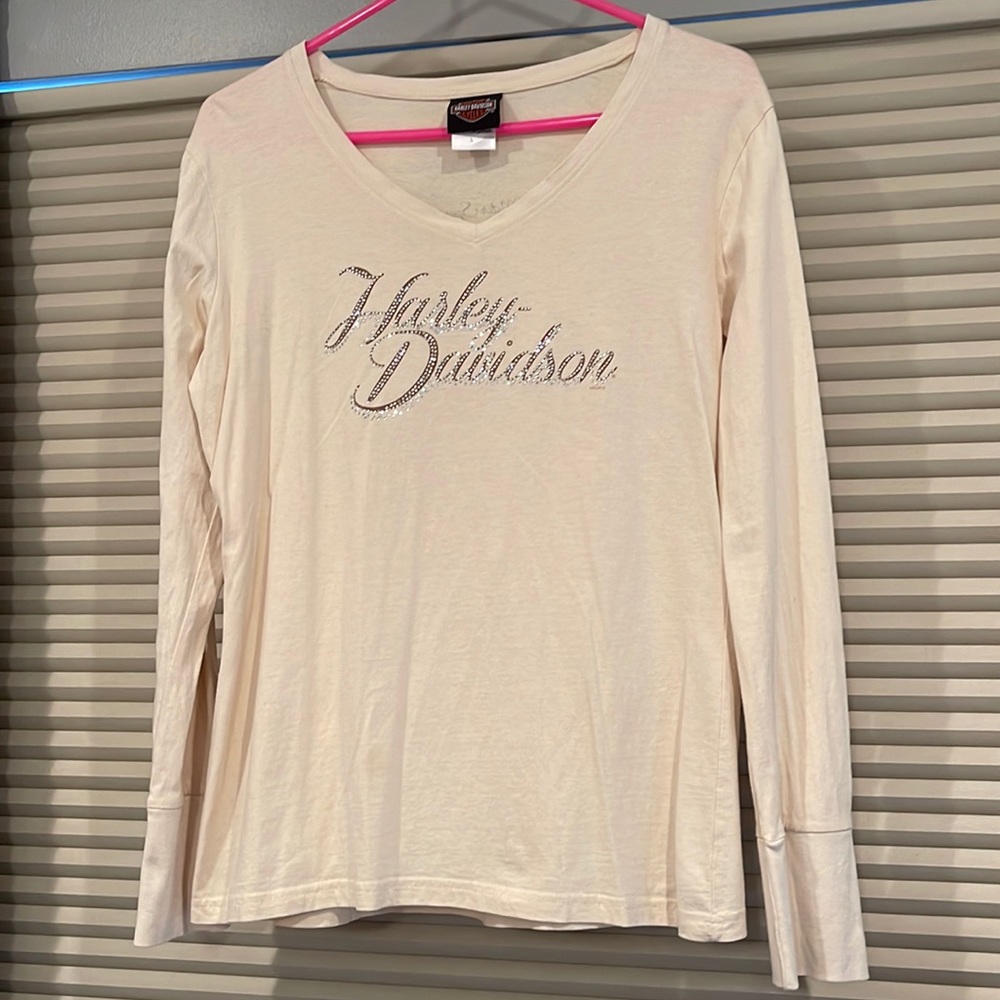 HD Women’s long sleeve shirt excellent condition